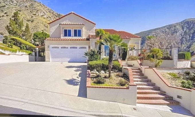 Sylmar House | Vocation House