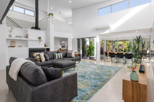 West Busselton House | Vogue Design Footpath to the beach