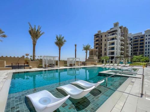Umm Suqeim 3 Apartment | Vogue Jumeirah Living - Near Burj Al Arab & Beach