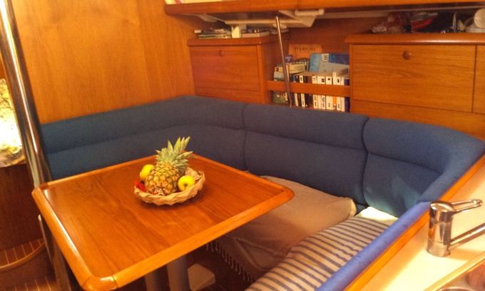 Propriano Boat Rental | Voilier Confortable, Vue sur le Golfe, au Coeur de Propriano et Plage à Pied
