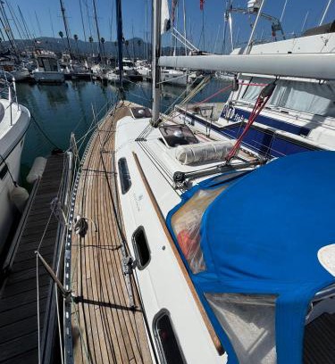 Hendaye Boat Rental | Voilier Dufour Classic 35