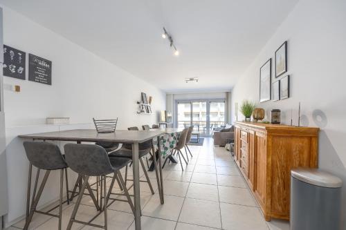 Westende Apartment | Volledig gerenoveerd 2 slaapkamer appartement in Westende-Bad, 250 m van het strand