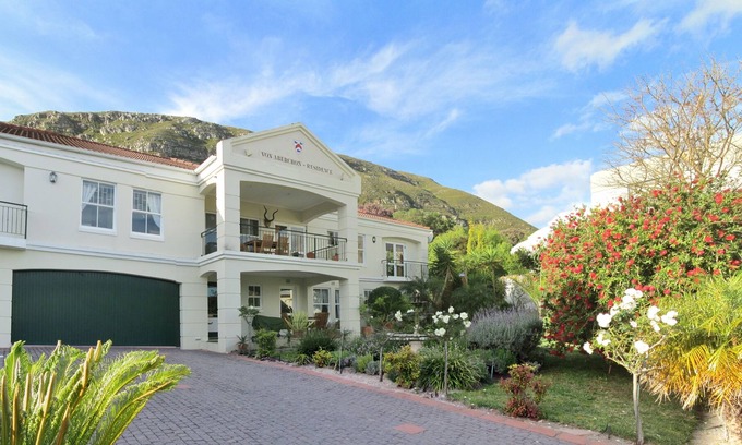 Hermanus Heights House | Von Abercron Residence