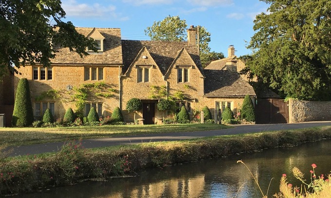 Lower Slaughter House | Voted Englands Most Beautiful Village, a Storybook Cotswold Home