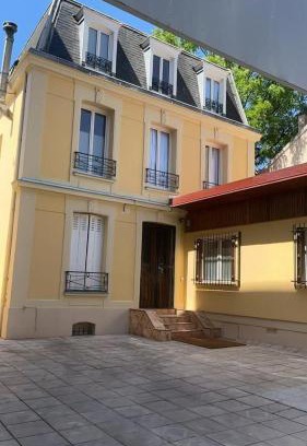 Pantin Bed & Breakfast | Votre Maison Lointaine