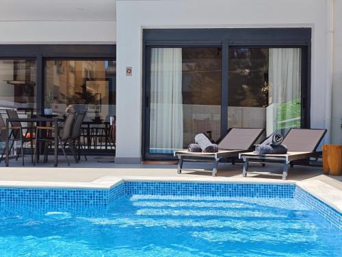 Voula Apartment | Voula Private Pool, Beach, Home cinema Apartment