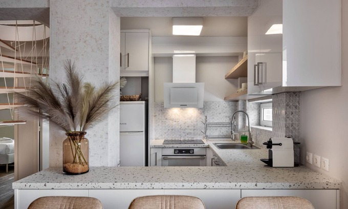 Vouliagmeni House | Vouliagmeni Stylish Homes by BluPine
