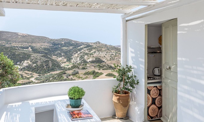 Milos House | Vouno Country Studio
