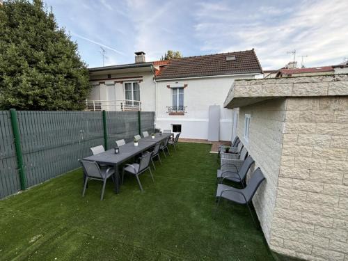 Bagneux Villa | VR House 14 bedrooms 3 min metro 23 beds PARC EXPO