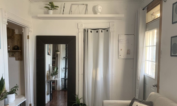 De Lorimier Apartment | Vrbo Property