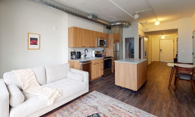 Eisenhower East Apartment | Vrbo Property