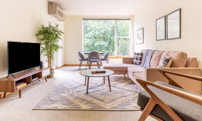 Lloyd District Apartment | Vrbo Property