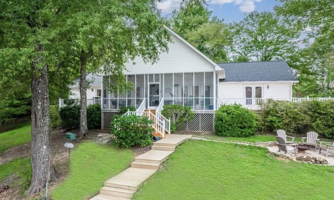 Eatonton House | Vrbo Property