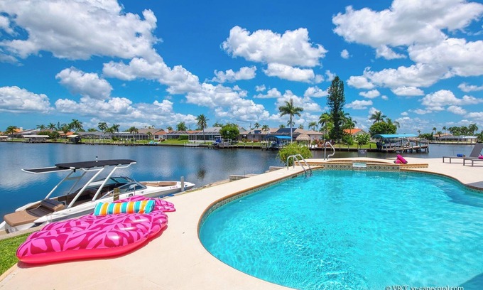 Eight Lakes House | VRCC Villa The View - Anglers paradise with a view