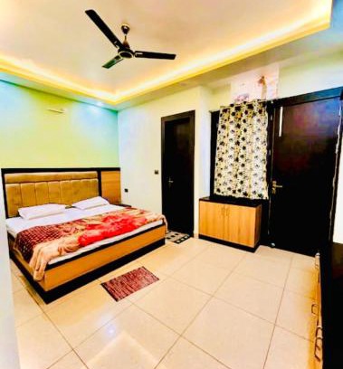 Vrindavan Hotel | "VRINDAVAN HOTEL SARASWATI DHAM Near Temple - Fully Air Conditioned Rooms #Wi-Fi #Parking #Room Service - Prime Location - Best Seller In VRINDAVAN"