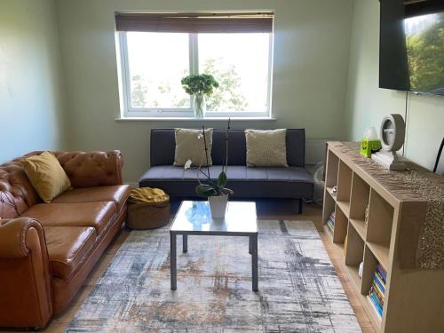 Greenwich Apartment | VRY Woolwich - cosy property with stunning views of London