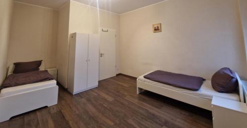 Bergisch Gladbach Apartment | VS Workers Apartment T1-6