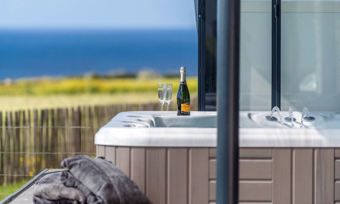 Plougonvelin House | Vue mer panoramique, spa de luxe, proche plage, l'un des Gîtes de Fabie