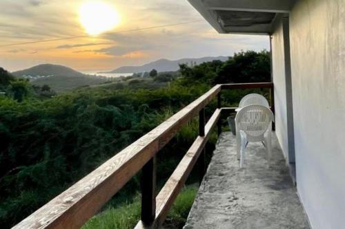 Sainte-Anne Apartment | Vue Mer Partielle, au Calme, Plages à 10 min, Parking gratuit