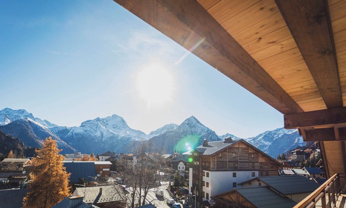 Les Deux Alpes Apartment | Vue Montagne + Balcon! Chambre Confortable avec TV | By LeaveTown
