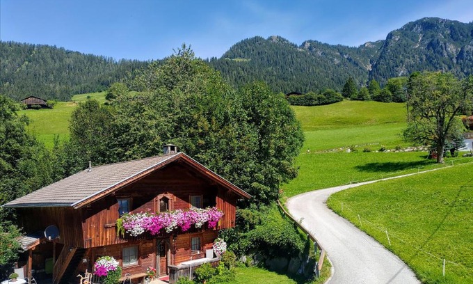 Alpbach House | Wörglerhof's Hüttenapartments mit Kachelofen