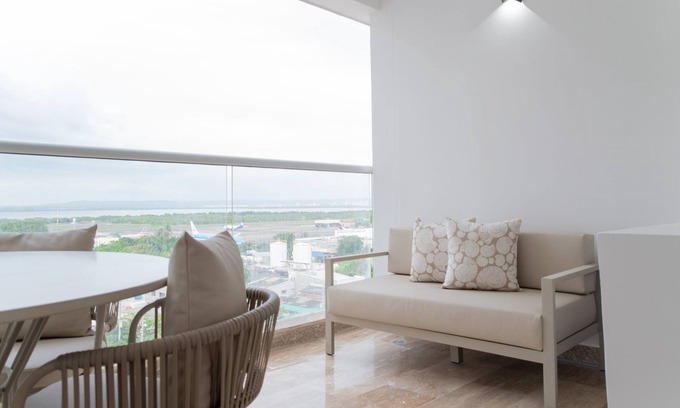 Urbanizacion Eliana Apartment | w Comfortable Loft w Balcony in Crespo