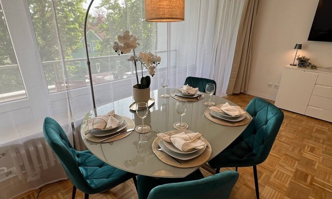 Celle Apartment | W&D living - Little Italy with park. space&balcony