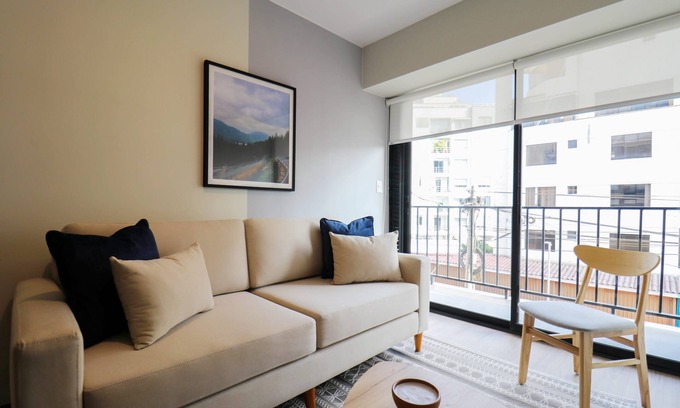 Santa Cruz Apartment | w Illustrious 1BR w Balcony in Miraflores
