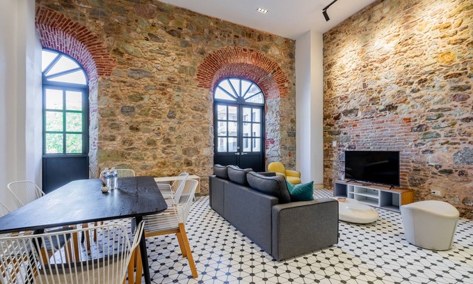 Casco Viejo Apartment | w Modern Duplex in San Felipe
