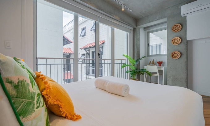 Casco Viejo Apartment | w Spectacular 2BR in Plaza Herrera