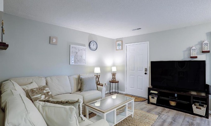 Garden City Apartment | Waccamaw Condo - Unit 6