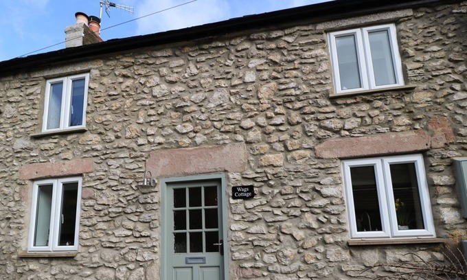 Middleton Cottage | WAGS COTTAGE, family friendly, with open fire in Wirksworth
