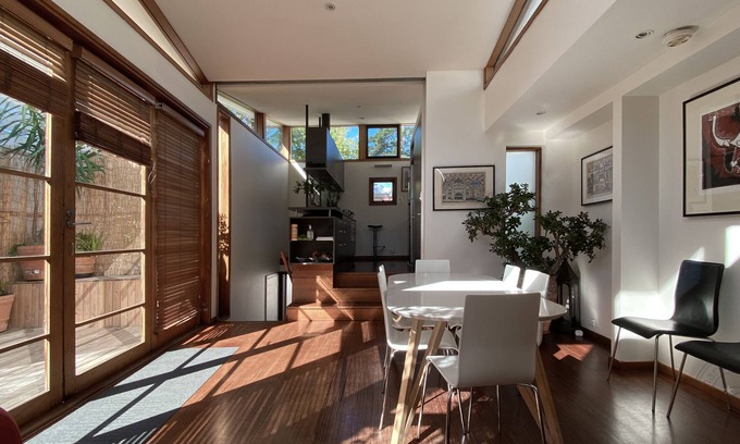 Carlton House | Wahroonga - in Central Carlton