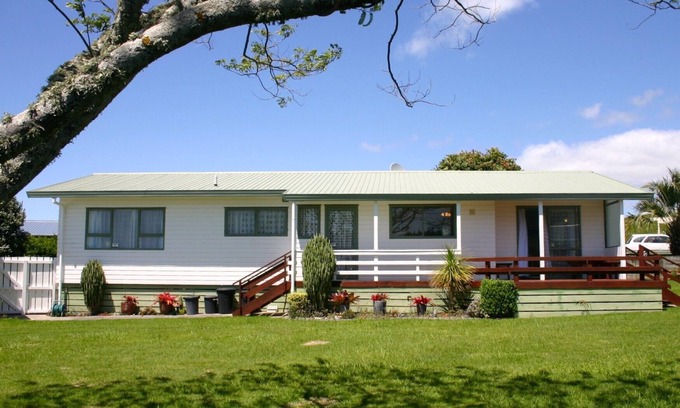 Waihi Beach Cottage | Waihi Getaway - Waihi Beach Holiday Home