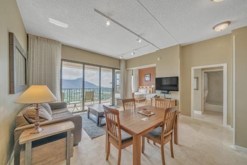 Waikiki Apartment | Waikiki Banyan High Level Condo with Sea Views & Resort Amenities condo