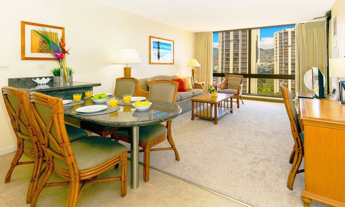 Waikiki Apartment | Waikiki Sunset Close to Beach with Parking