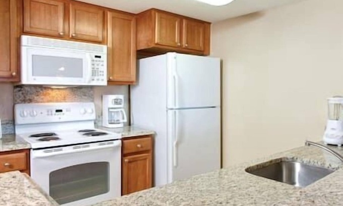 Waikiki Resort | Waikikian Beach Walk Resort & Spa, Hot Tub, Beach!