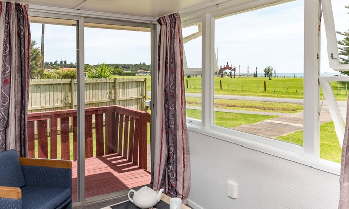 Paihia Cabin | Waitangi Beach Bach 30A