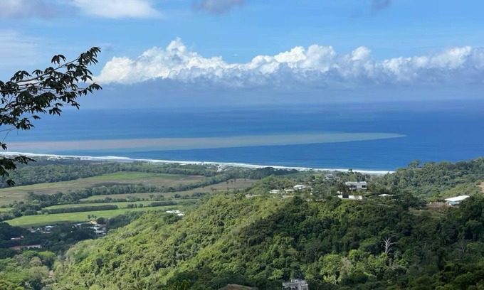 Jaco House | Wake to the birds, sleep to the sound of the waves