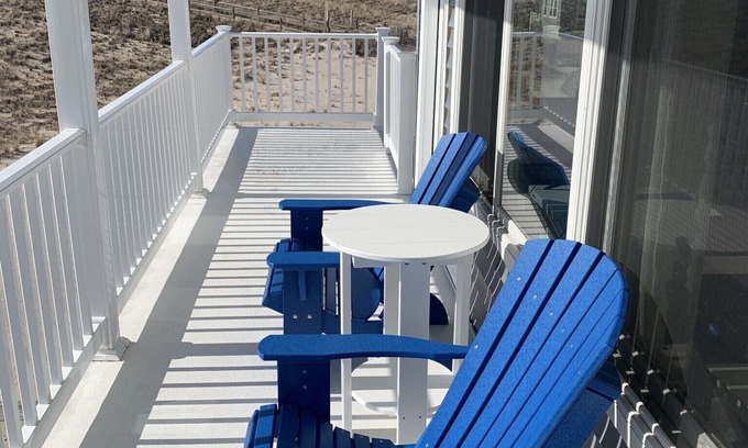 South Beach Haven Condo | Wake up to the sun rising over the Atlantic