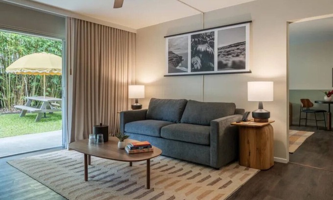 Historic Kailua Village House | Wake Up to Wellness: Garden Yoga, Pool Dips & Bike Rides Included