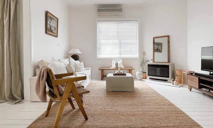 Orange East House | Wakeford Cottage - Free Wifi, Sleeps 6