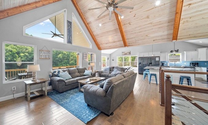 La Follette House | Waker's Paradise: Lakefront,9br/8.5ba, Private Dock,Hot Tub,Gameroom,Sleeps 32