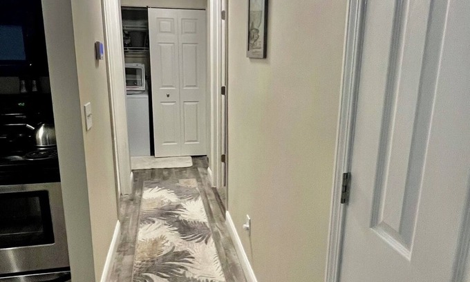 Port Clinton Condo | Walden's Erie Abode. nLess than a mile from the Jet Express!