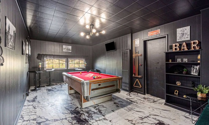 South Kansas City House | Waldo Speakeasy 6 bedroom/7 beds/2.5 baths