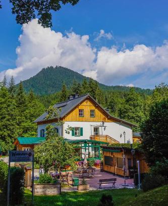 Bad Aussee Bed & Breakfast | Waldruhe - Bett, Frühstück & ein Lächeln