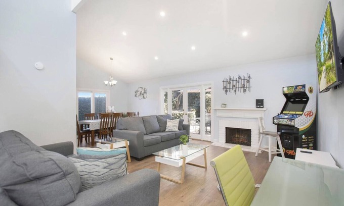 Laguna Niguel House | Walk 2 Lake, Arcade, No Stairs (Sycamore Perch)
