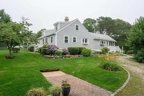 South Harwich House | Walk 300 Yards to Beach!