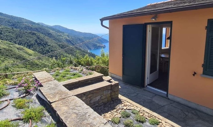 San Bernardino Apartment | ☆ Walk & Relax Retreat ☆ Family/Couple - HOMY 5 TERRE