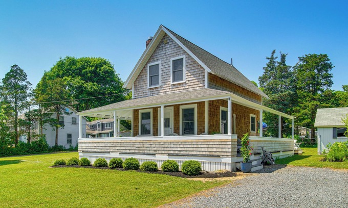 Pocasset House | Walk to 2 Beaches: Pocasset Home w/Kayaks & Bikes